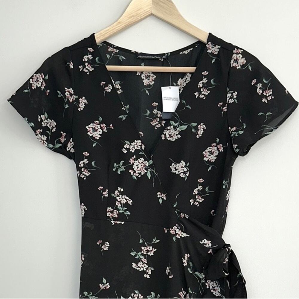 NWT Abercrombie & Fitch Floral Print Wrap Mini Dress Sz XS - Picture 2 of 7